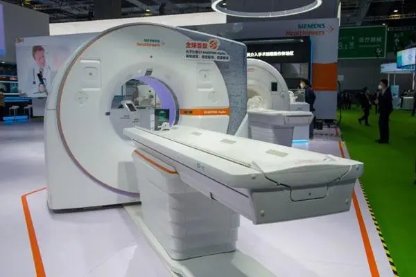 全球首款光子计数CT的进博会“变身记”：从一块“材料”到即将进入中国市场的商品